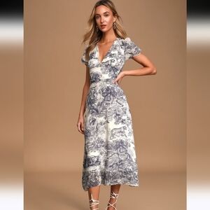 MOODIE Modern Heart Blue and White Print Puff Sleeve Midi Dress. Size Small